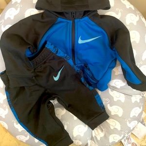 NIKE INFANT TRACK SUIT